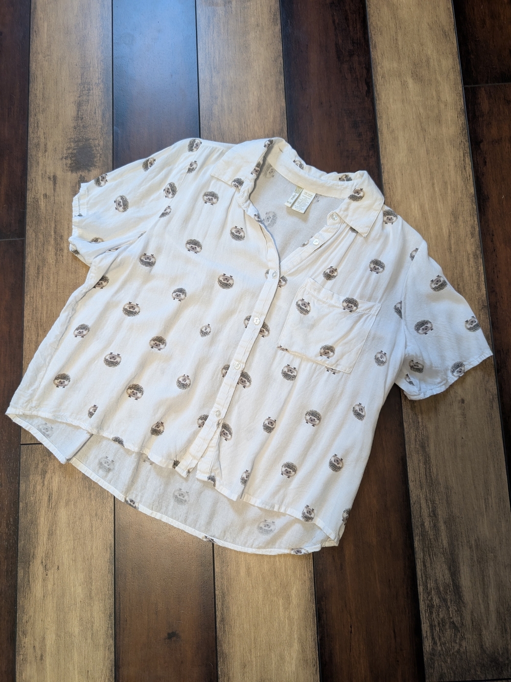 Lightweight White Short-Sleeve Button Front Shirt With Hedgehogs